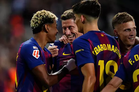 لم ينتظر كثيرًا.. يامال يصنع هدفًا يمهد طريق صدارة برشلونة (فيديو)